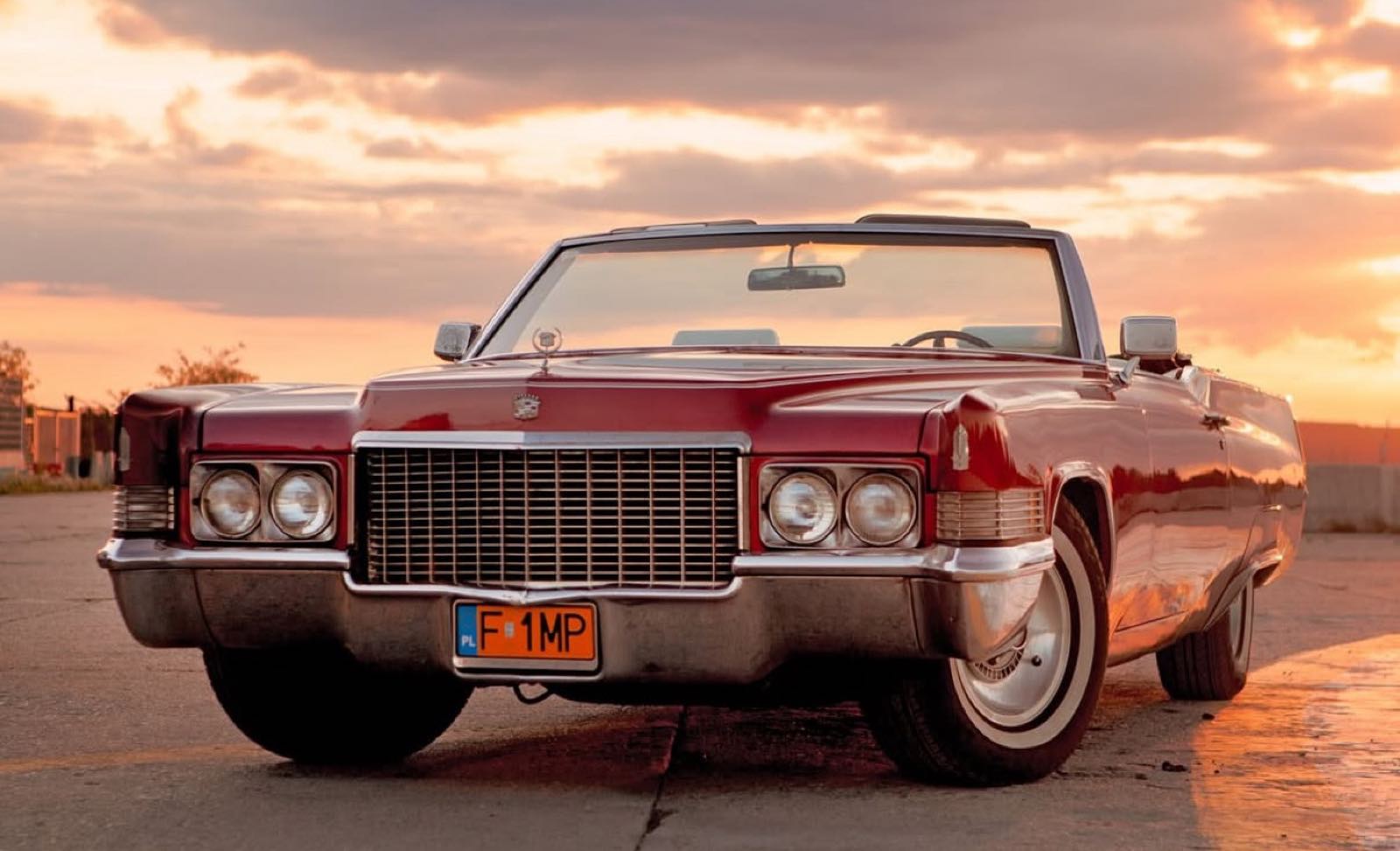 Cadillac DeVille 1970 Cabrio – bordowy gigant z floty Time Machines Warsaw