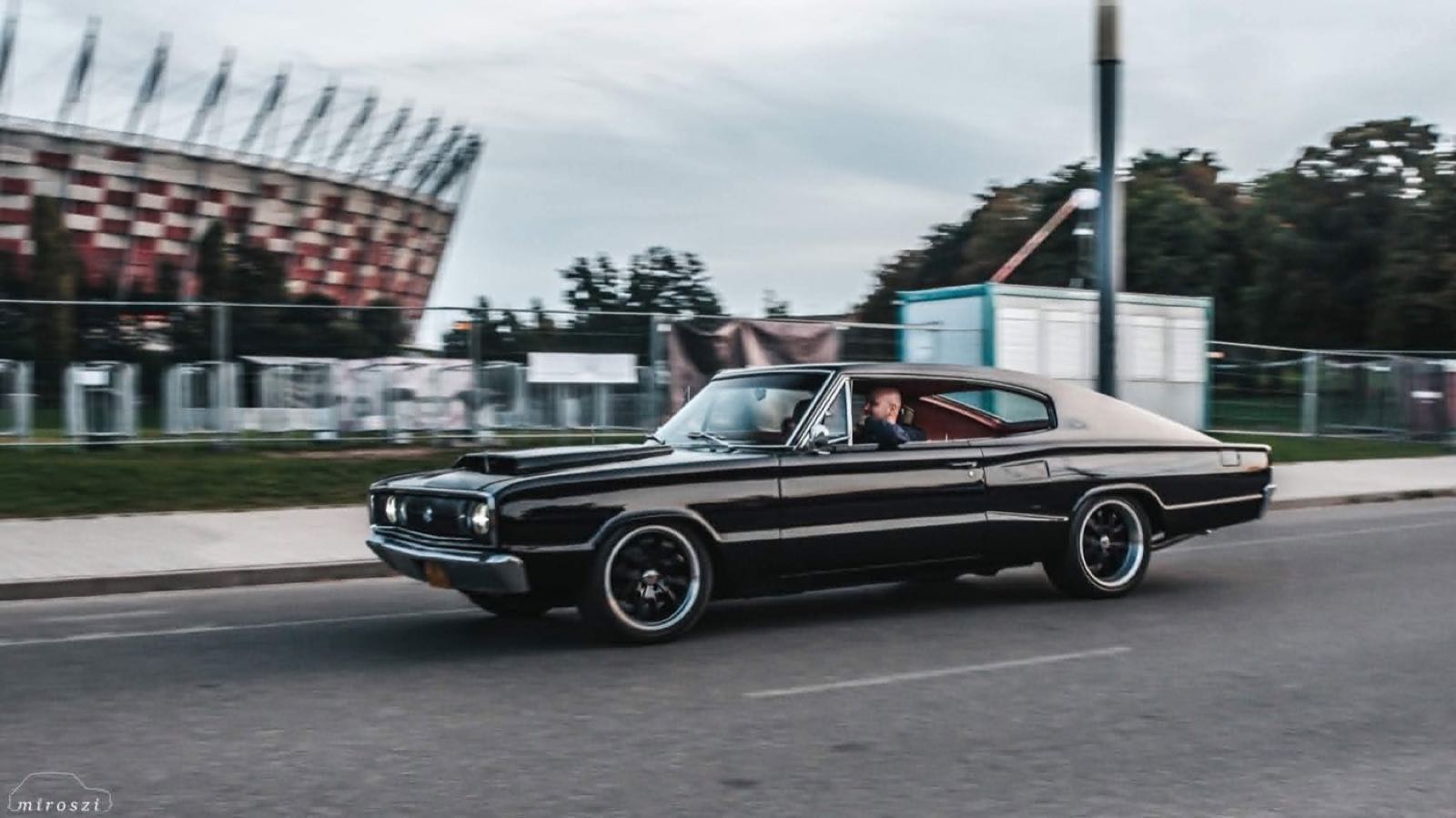 Dodge Charger 1967 — czarny muscle car z charakterem w flocie Time Machines Warsaw